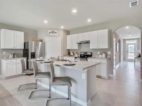 For Rent: $2,400 (4 beds, 2 baths, 1828 Square Feet)