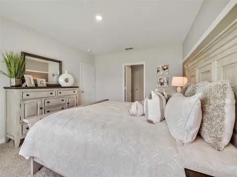 For Rent: $2,400 (4 beds, 2 baths, 1828 Square Feet)