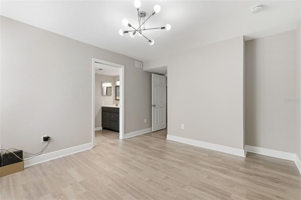 For Rent: $2,700 (3 beds, 2 baths, 1186 Square Feet)