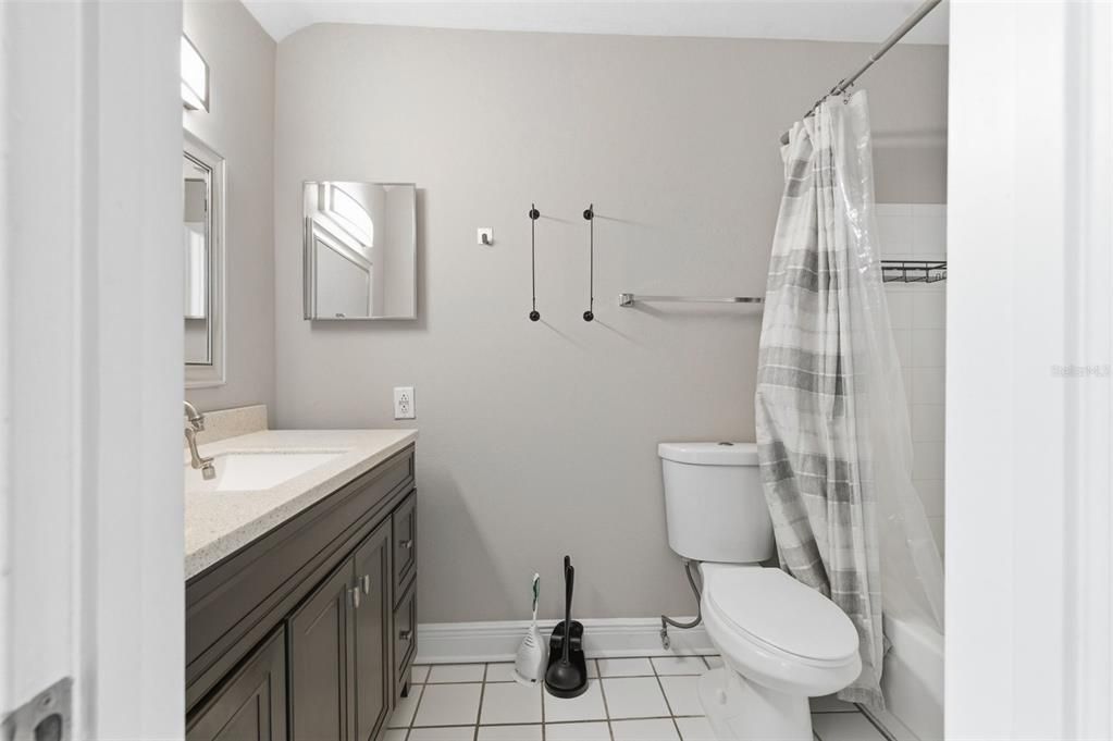For Rent: $2,700 (3 beds, 2 baths, 1186 Square Feet)