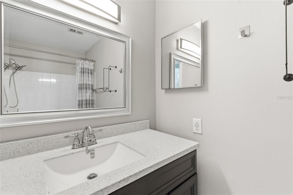 For Rent: $2,700 (3 beds, 2 baths, 1186 Square Feet)