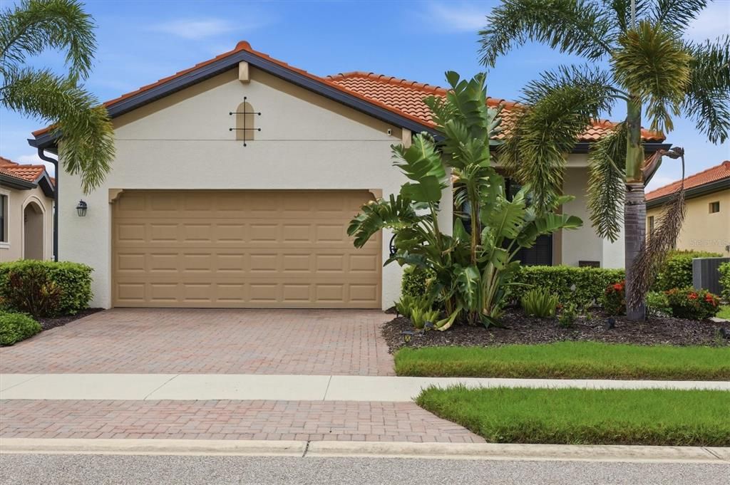 For Sale: $489,000 (2 beds, 2 baths, 1907 Square Feet)