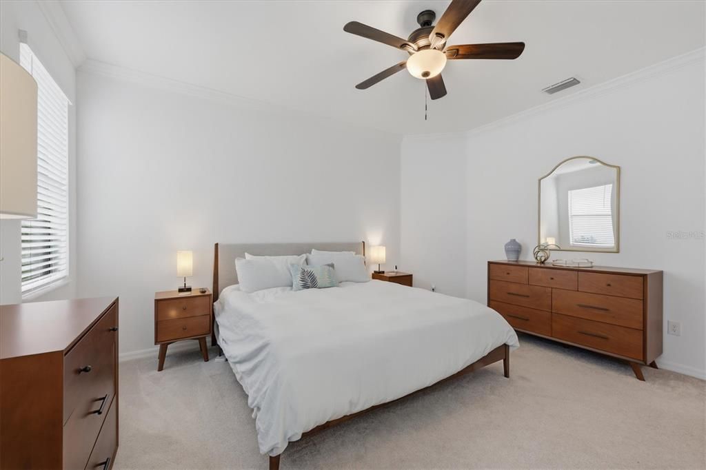 For Sale: $489,000 (2 beds, 2 baths, 1907 Square Feet)