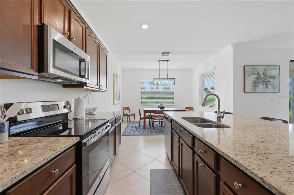 For Sale: $489,000 (2 beds, 2 baths, 1907 Square Feet)