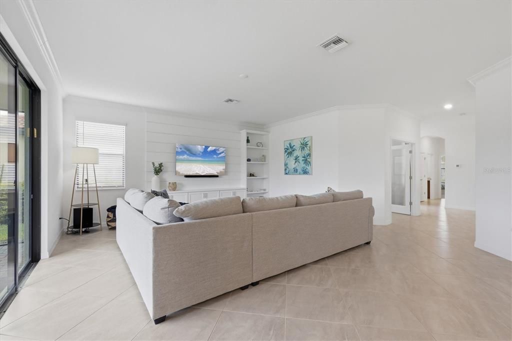 For Sale: $489,000 (2 beds, 2 baths, 1907 Square Feet)