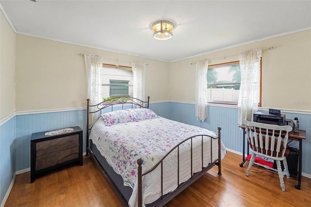 For Sale: $335,000 (2 beds, 1 baths, 1118 Square Feet)