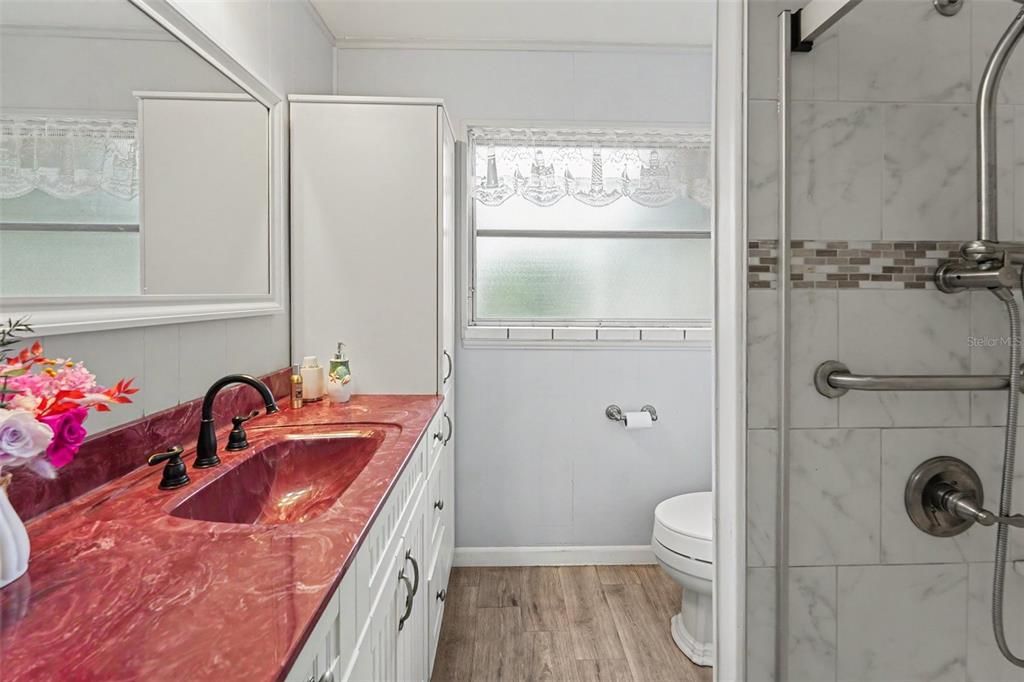For Sale: $335,000 (2 beds, 1 baths, 1118 Square Feet)