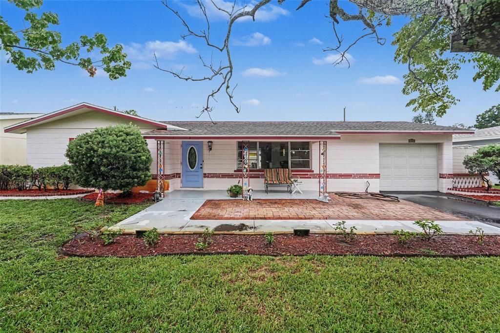 For Sale: $335,000 (2 beds, 1 baths, 1118 Square Feet)