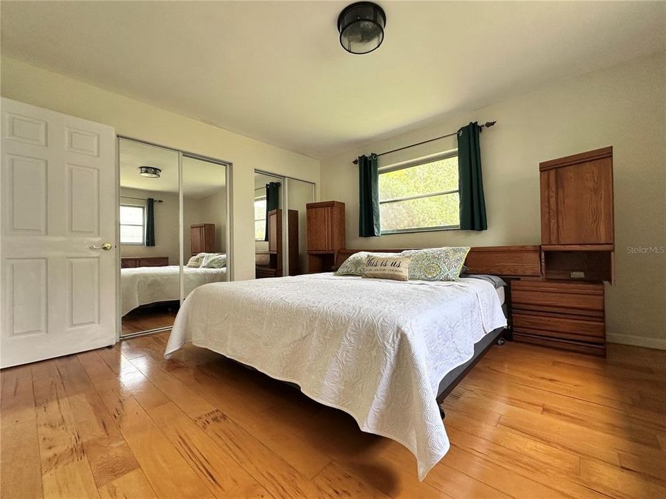 For Sale: $335,000 (2 beds, 1 baths, 1118 Square Feet)