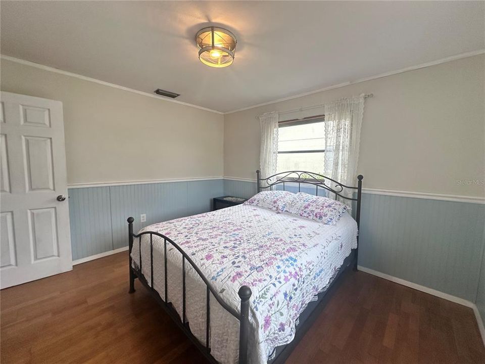 For Sale: $335,000 (2 beds, 1 baths, 1118 Square Feet)