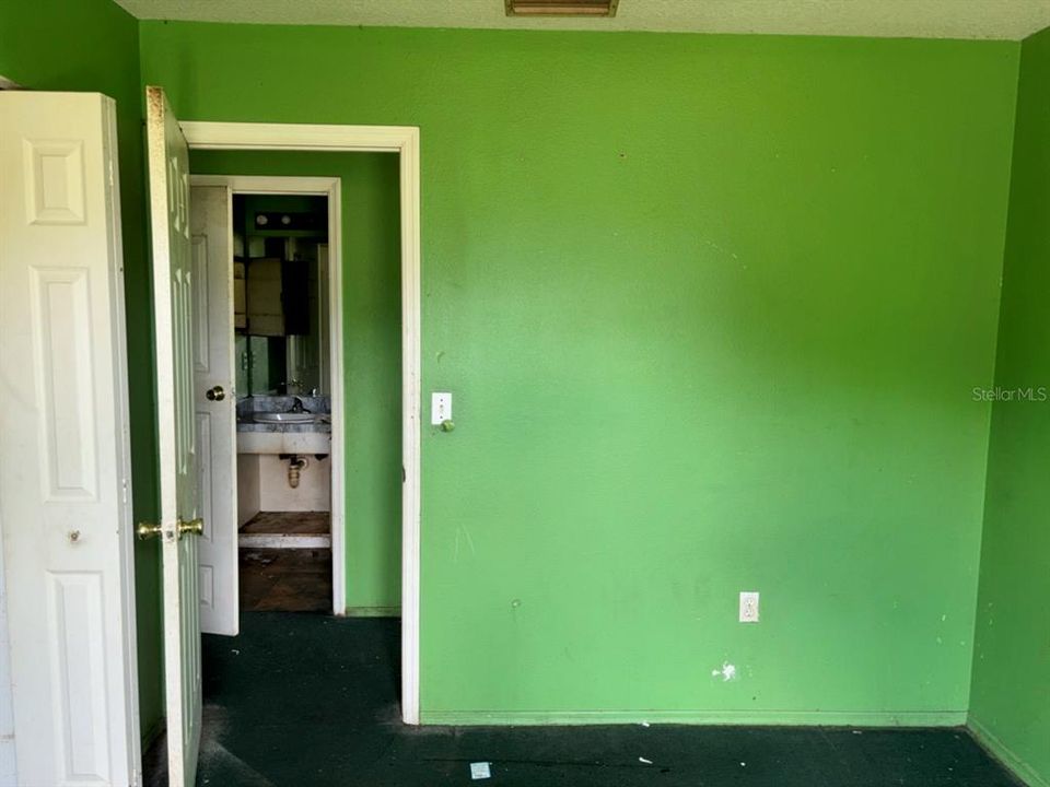 For Sale: $149,000 (3 beds, 2 baths, 988 Square Feet)