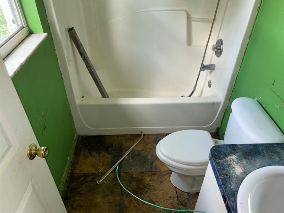 For Sale: $149,000 (3 beds, 2 baths, 988 Square Feet)