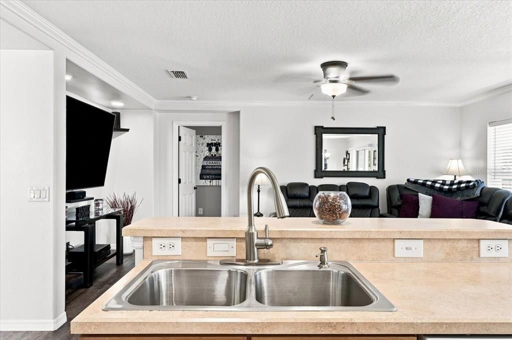 For Sale: $325,000 (4 beds, 2 baths, 1926 Square Feet)
