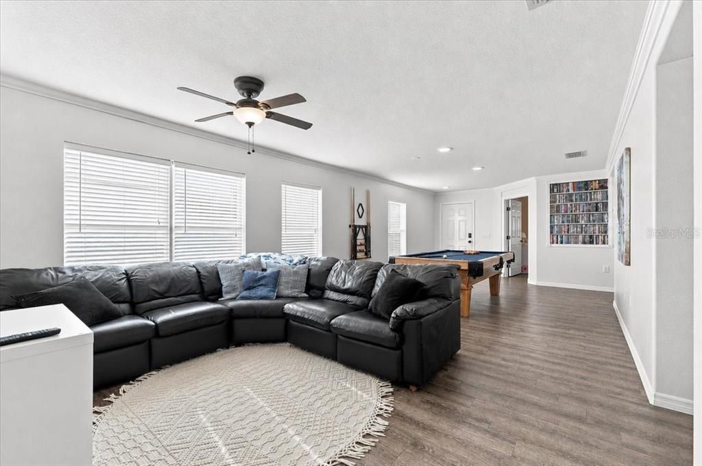 For Sale: $325,000 (4 beds, 2 baths, 1926 Square Feet)