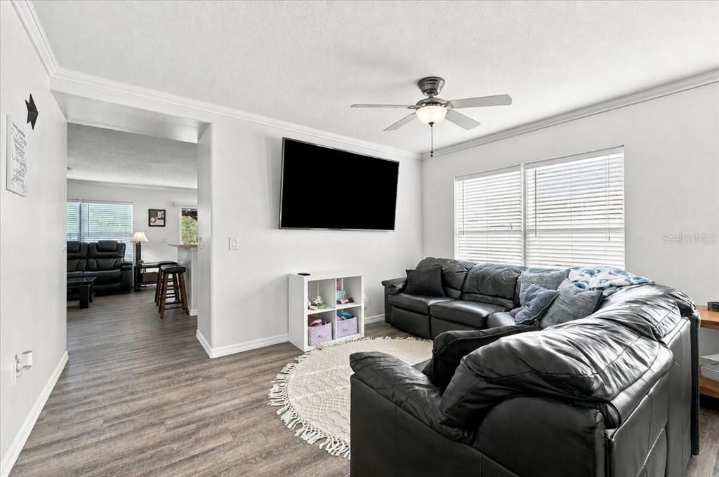 For Sale: $325,000 (4 beds, 2 baths, 1926 Square Feet)
