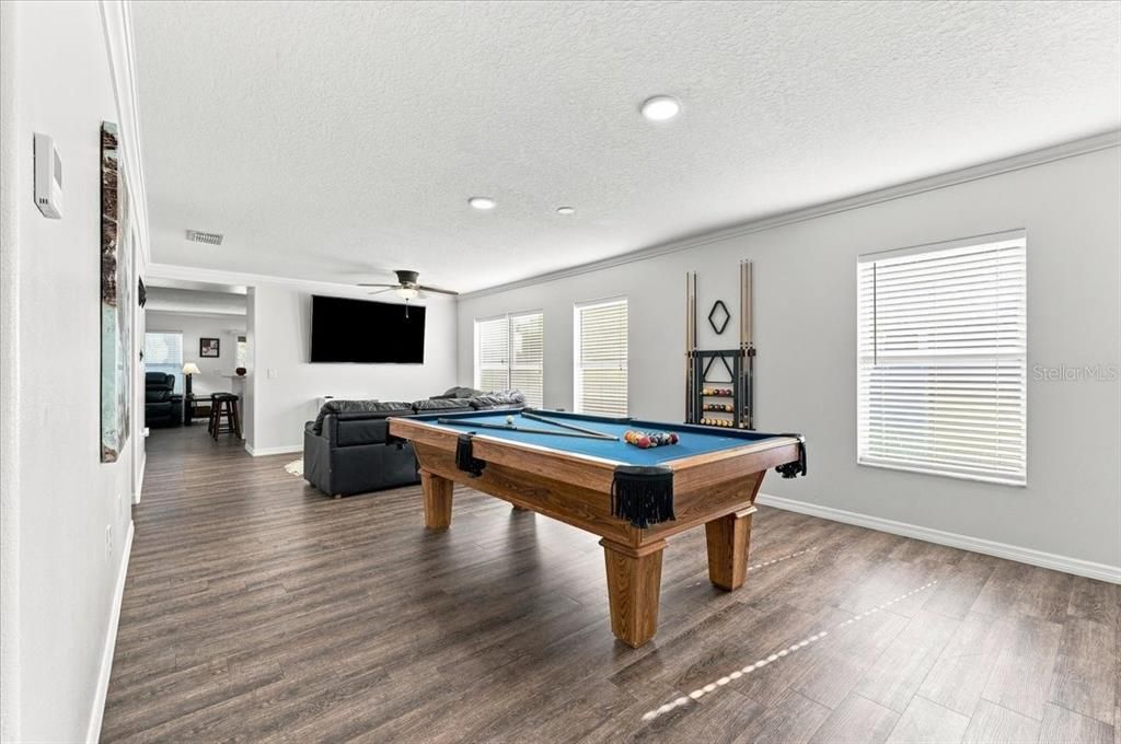 For Sale: $325,000 (4 beds, 2 baths, 1926 Square Feet)