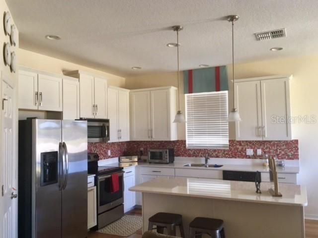 For Rent: $3,200 (4 beds, 3 baths, 2319 Square Feet)
