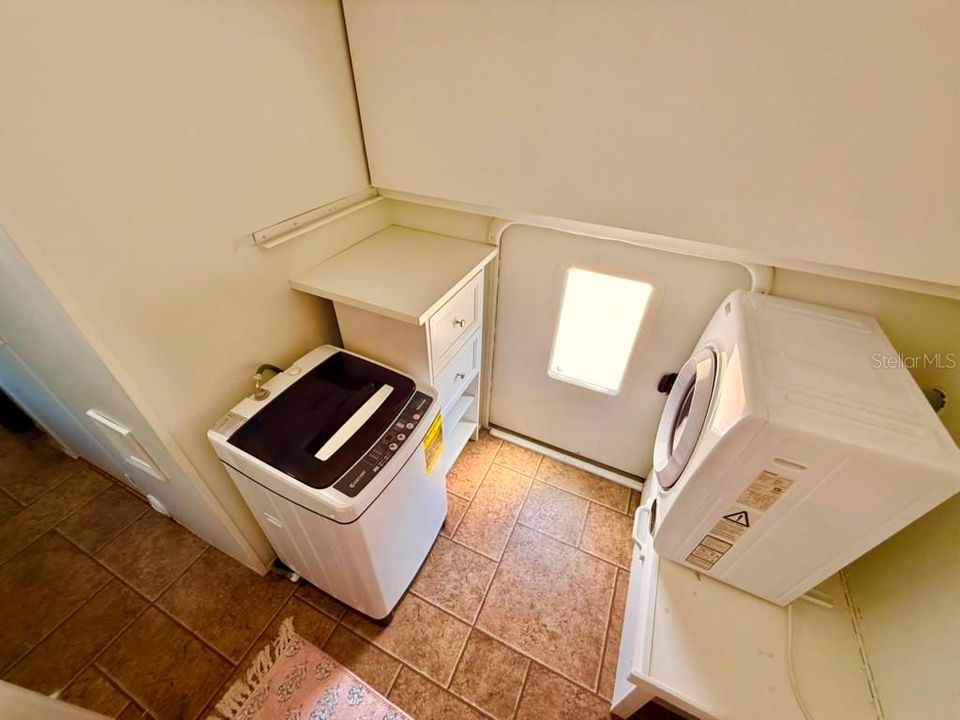 В аренду: $1,250 (2 спален, 1 ванн, 300 Квадратных фут)