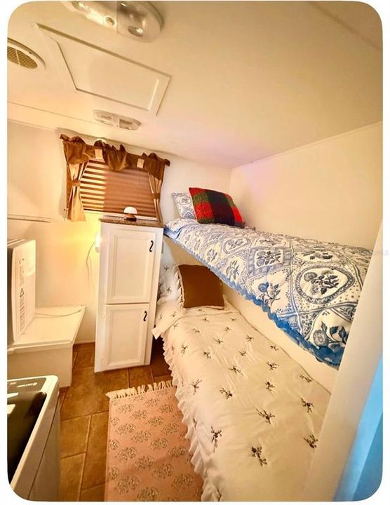 В аренду: $1,250 (2 спален, 1 ванн, 300 Квадратных фут)