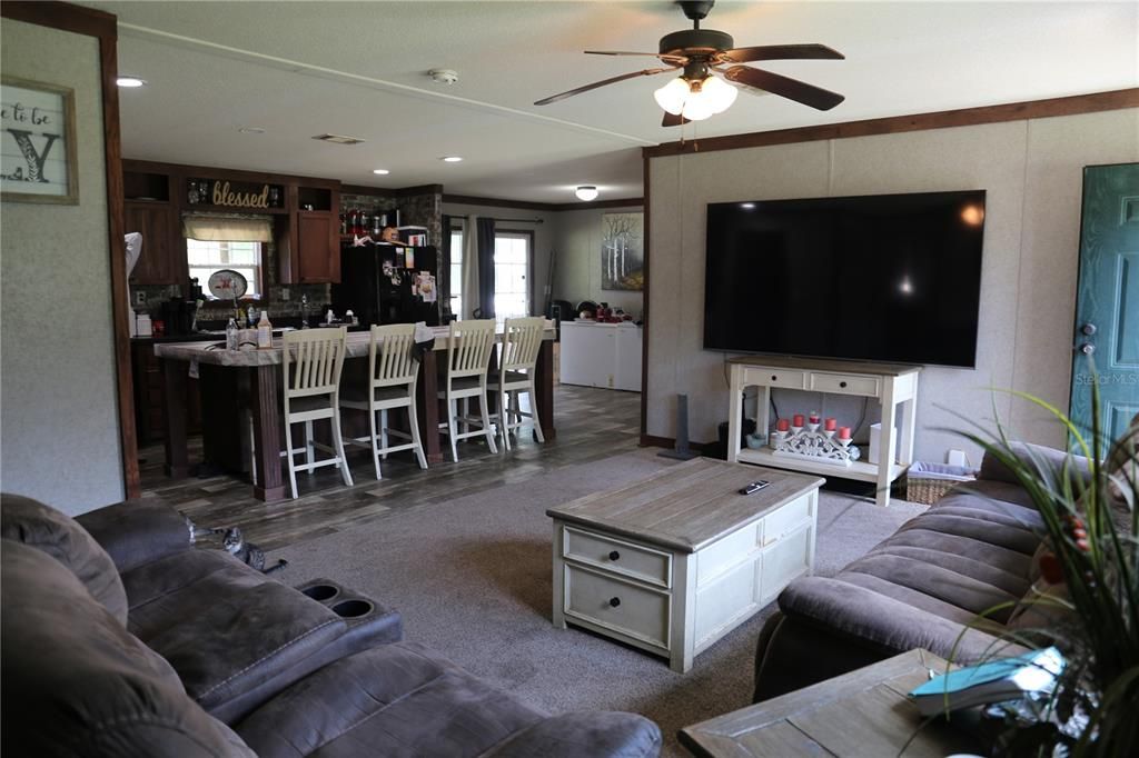 For Sale: $240,000 (3 beds, 2 baths, 1512 Square Feet)
