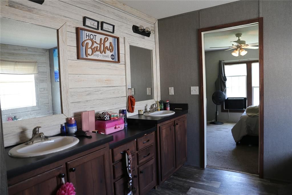 For Sale: $240,000 (3 beds, 2 baths, 1512 Square Feet)