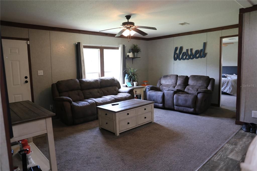 For Sale: $240,000 (3 beds, 2 baths, 1512 Square Feet)