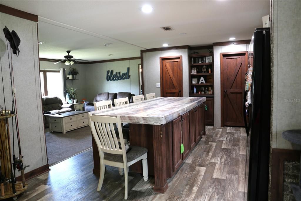 For Sale: $240,000 (3 beds, 2 baths, 1512 Square Feet)