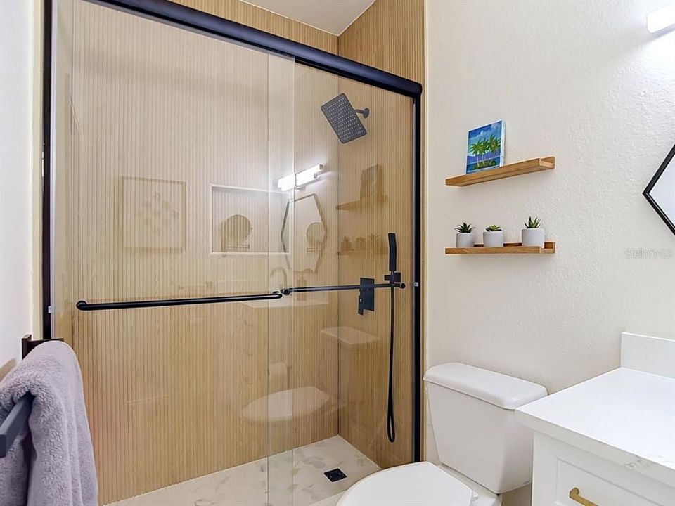 En Venta: $330,000 (3 camas, 2 baños, 1300 Pies cuadrados)