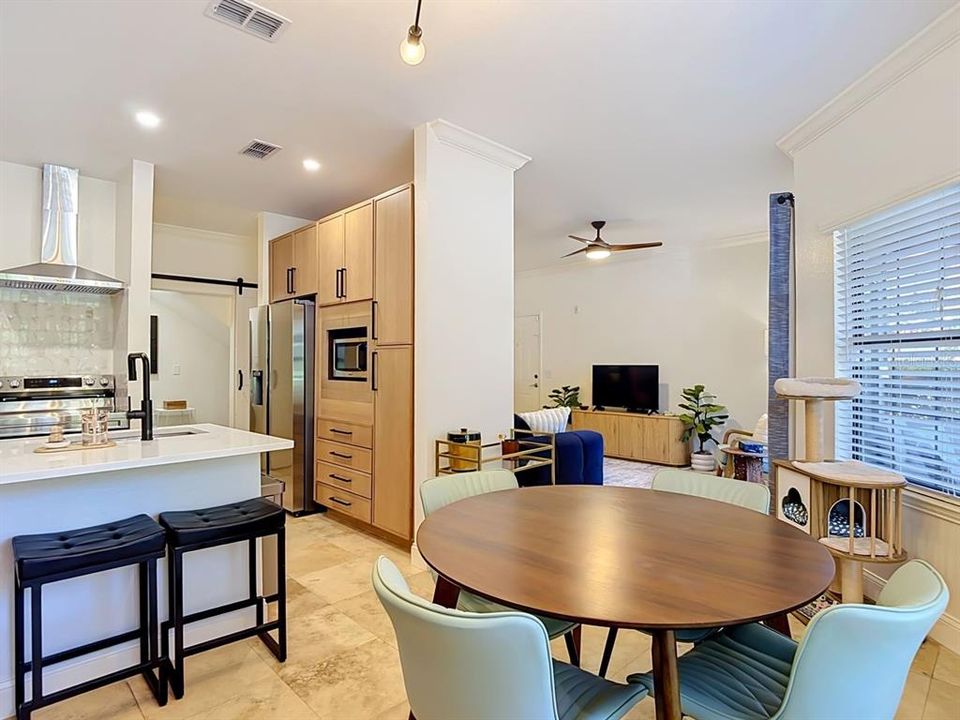 En Venta: $330,000 (3 camas, 2 baños, 1300 Pies cuadrados)