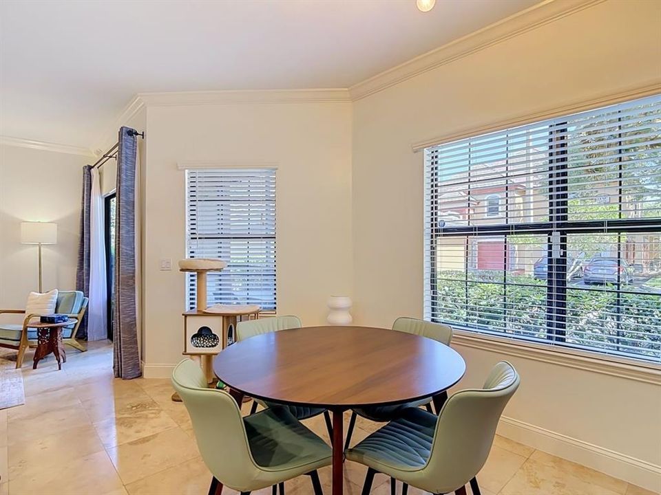 En Venta: $330,000 (3 camas, 2 baños, 1300 Pies cuadrados)