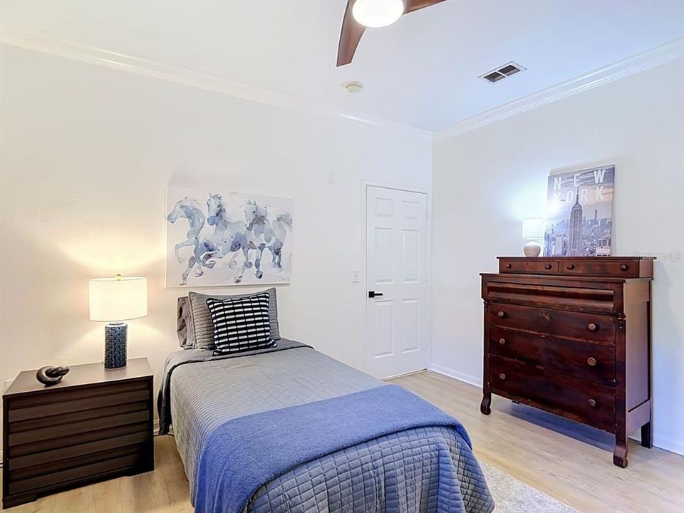 En Venta: $330,000 (3 camas, 2 baños, 1300 Pies cuadrados)