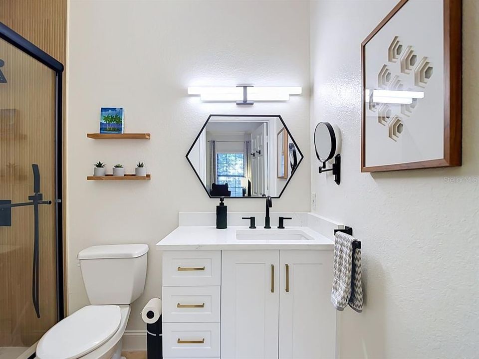 En Venta: $330,000 (3 camas, 2 baños, 1300 Pies cuadrados)