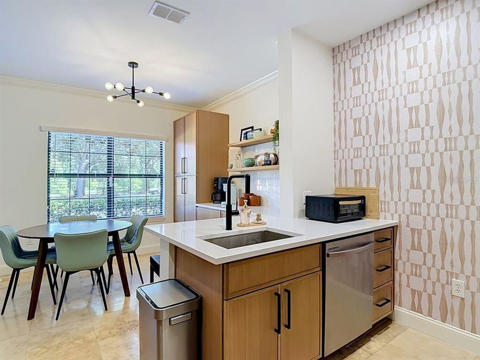 En Venta: $330,000 (3 camas, 2 baños, 1300 Pies cuadrados)