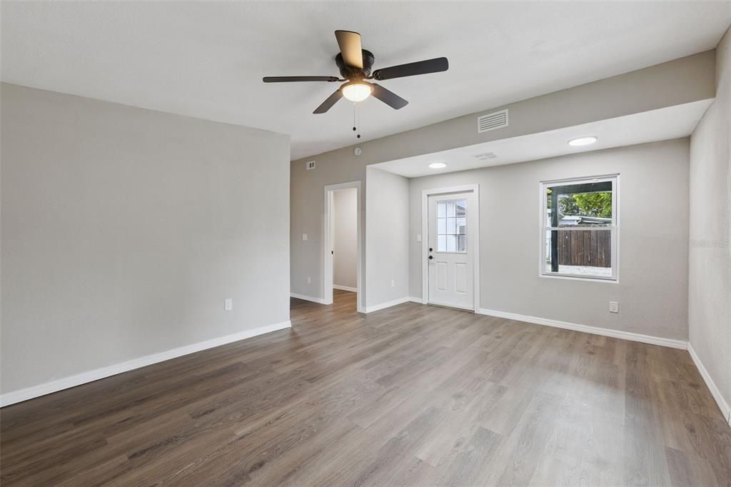 For Sale: $265,000 (2 beds, 2 baths, 1732 Square Feet)