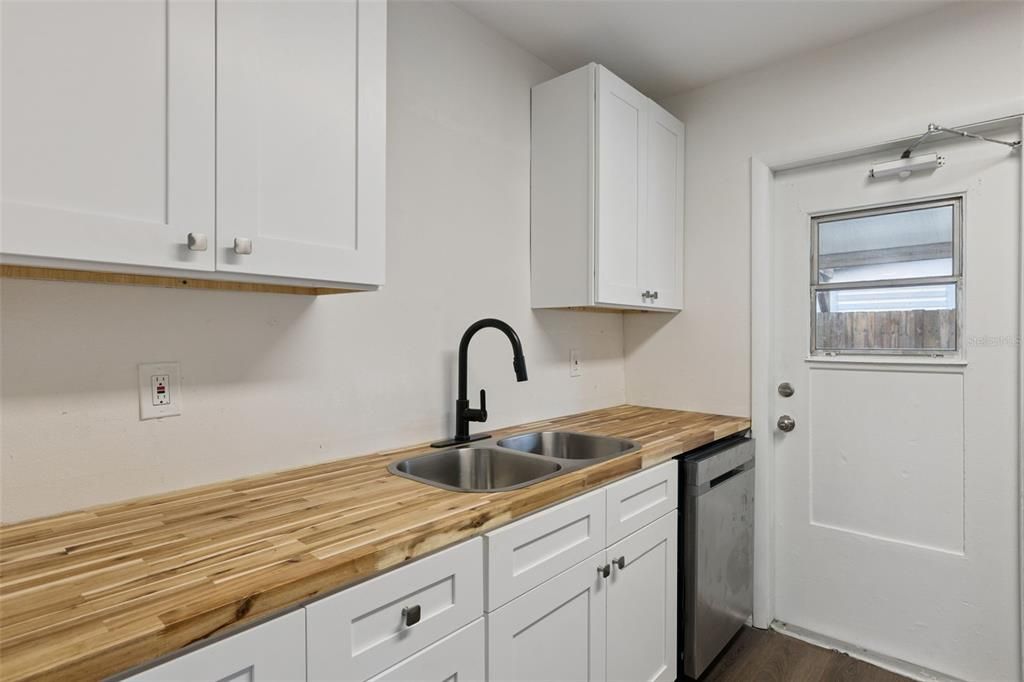 For Sale: $265,000 (2 beds, 2 baths, 1732 Square Feet)