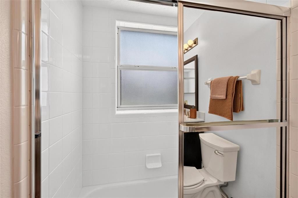 Active With Contract: $315,000 (3 beds, 2 baths, 1241 Square Feet)