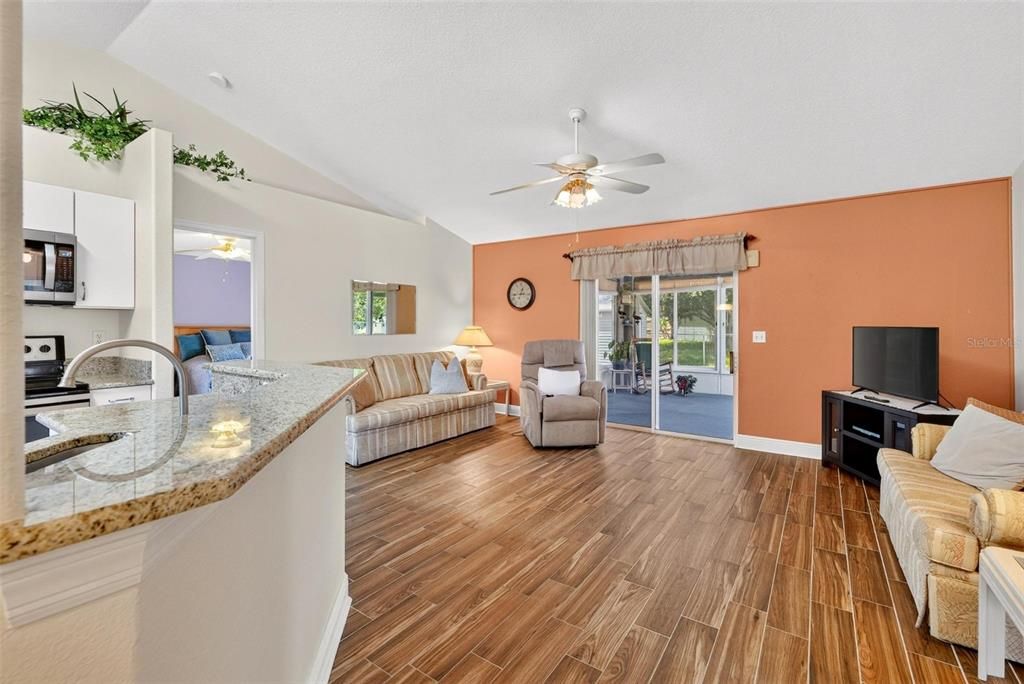 Active With Contract: $315,000 (3 beds, 2 baths, 1241 Square Feet)