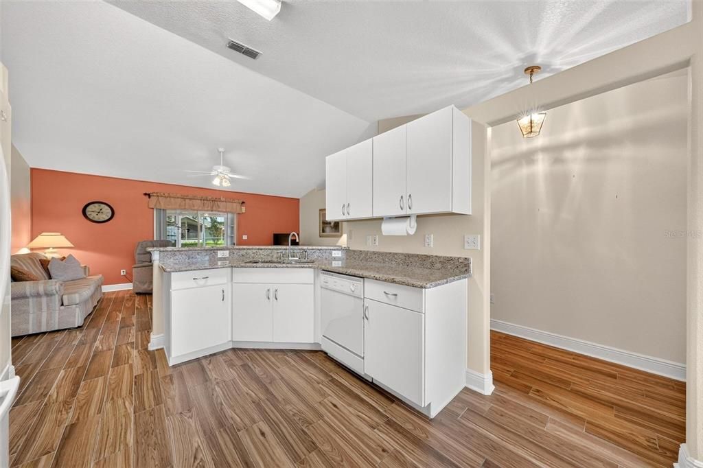 Active With Contract: $315,000 (3 beds, 2 baths, 1241 Square Feet)