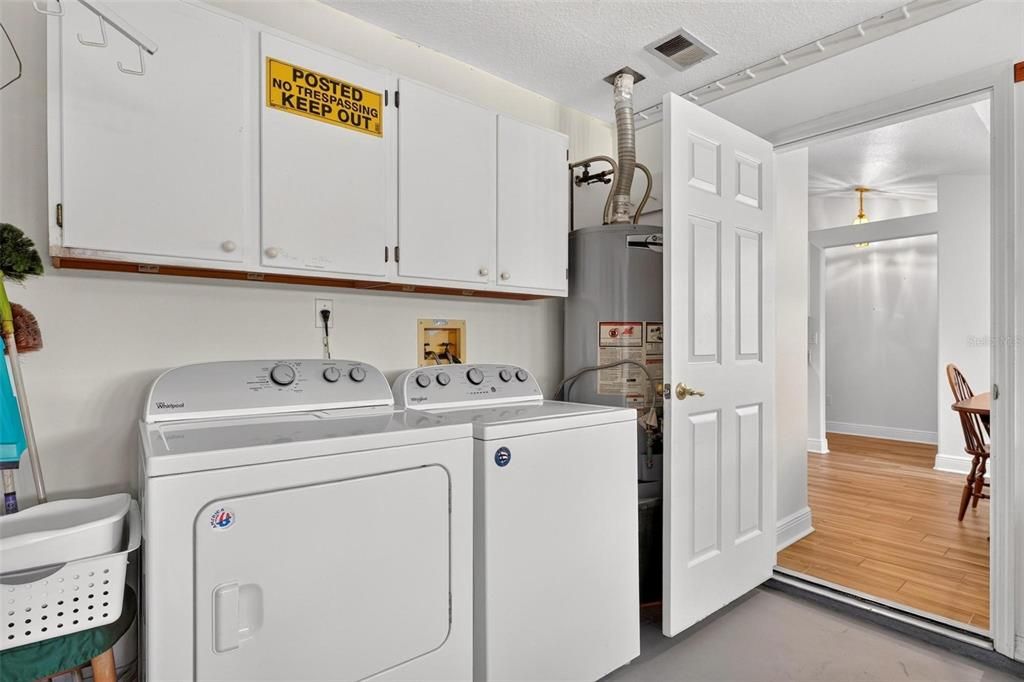Active With Contract: $315,000 (3 beds, 2 baths, 1241 Square Feet)