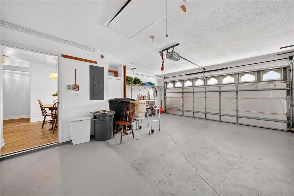 Active With Contract: $315,000 (3 beds, 2 baths, 1241 Square Feet)