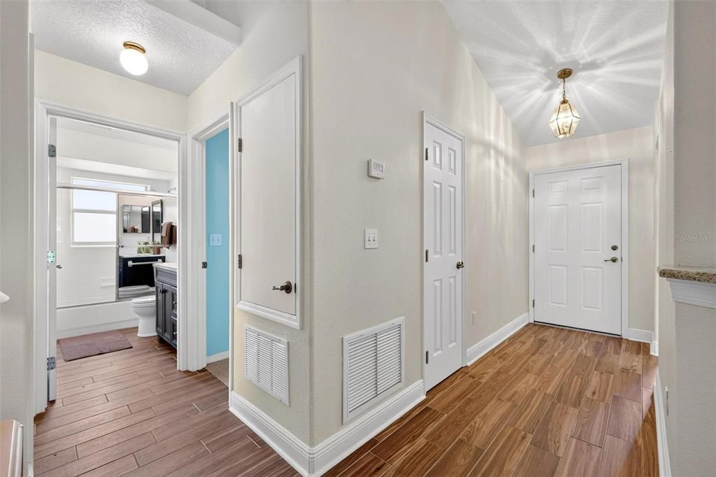 Active With Contract: $315,000 (3 beds, 2 baths, 1241 Square Feet)