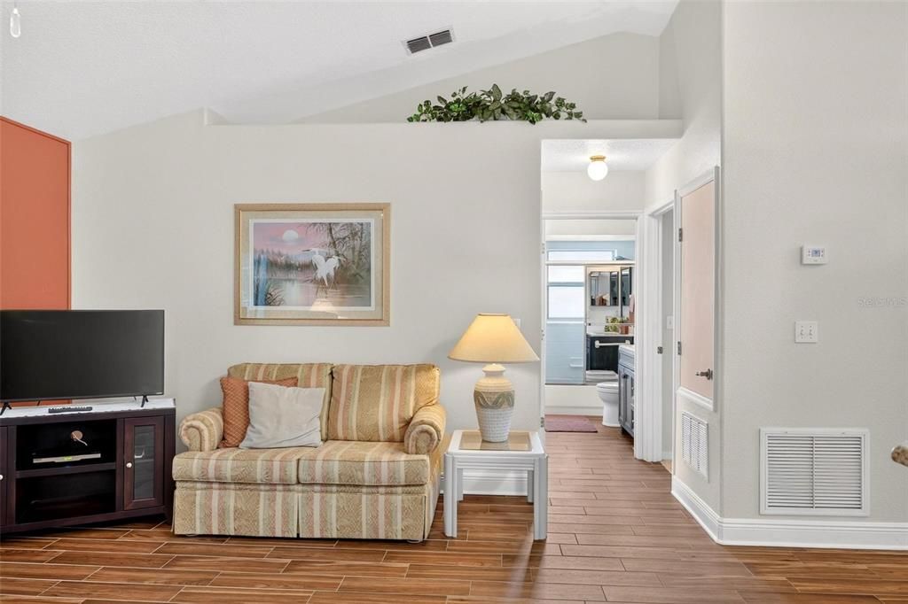 Active With Contract: $315,000 (3 beds, 2 baths, 1241 Square Feet)