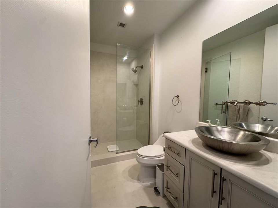 For Rent: $9,990 (4 beds, 3 baths, 3172 Square Feet)