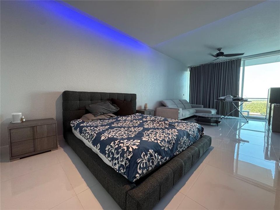 For Rent: $9,990 (4 beds, 3 baths, 3172 Square Feet)