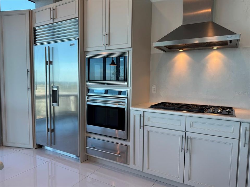 For Rent: $9,990 (4 beds, 3 baths, 3172 Square Feet)