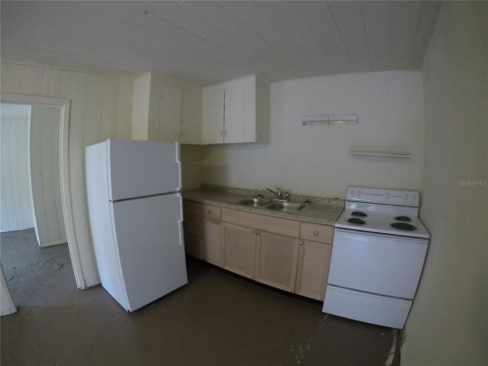 For Rent: $995 (1 beds, 1 baths, 700 Square Feet)