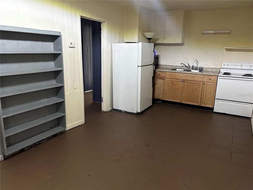For Rent: $995 (1 beds, 1 baths, 700 Square Feet)