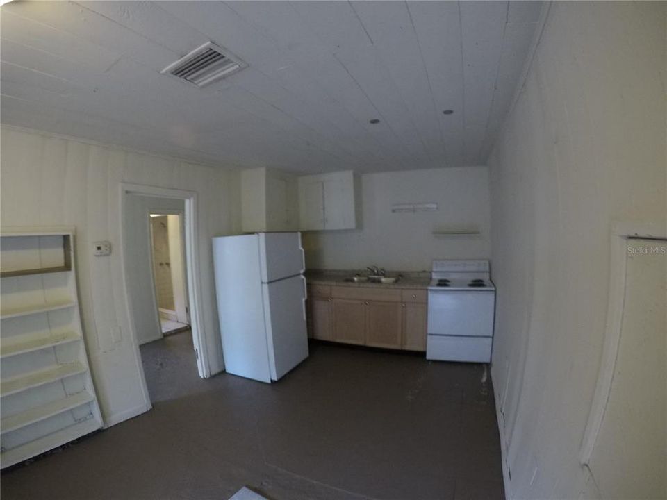 For Rent: $995 (1 beds, 1 baths, 700 Square Feet)