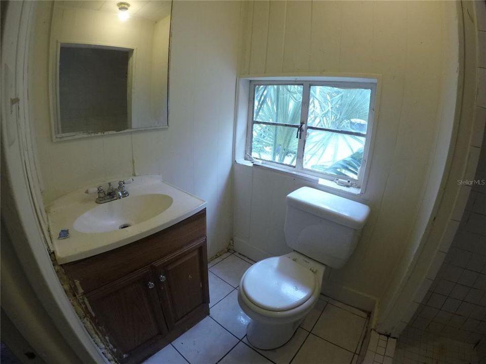 For Rent: $995 (1 beds, 1 baths, 700 Square Feet)