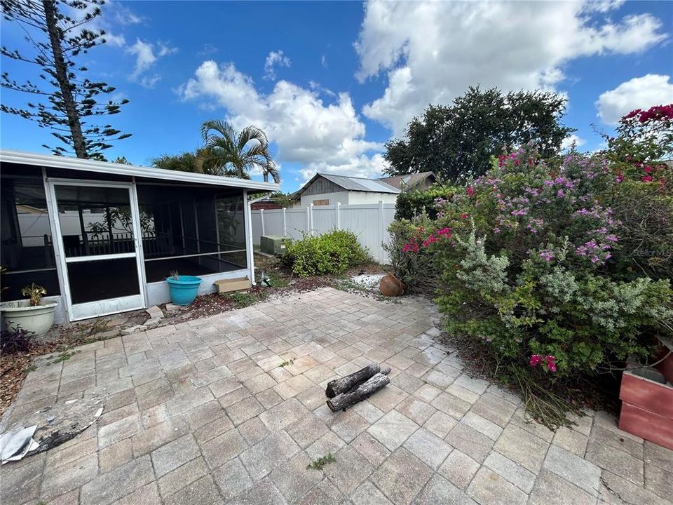 For Rent: $2,400 (3 beds, 2 baths, 1291 Square Feet)